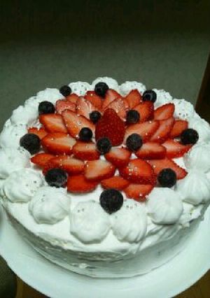 イチゴとブルーベリーのバースデーケーキ-レシピのメイン写真