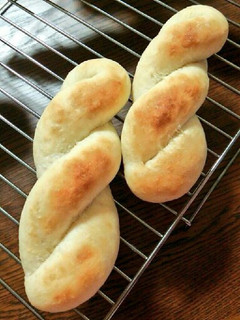 手捏ねで簡単!!ふわふわレーズンパン♪-レシピのメイン写真
