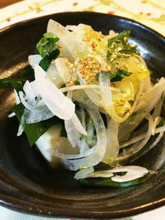 ワカメとオニオンスライスの冷奴-レシピのメイン写真