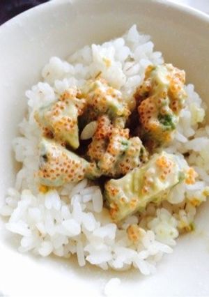 とびこアボカドマヨ丼♪柚子胡椒風味-レシピのメイン写真