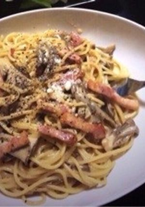 カリカリベーコンと舞茸のカルボナーラ-レシピのメイン写真