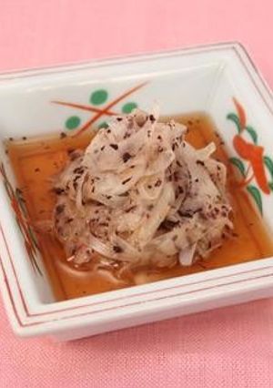 玉ねぎの赤しそ酢の物-レシピのメイン写真