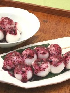 赤しそ梅だんご-レシピのメイン写真