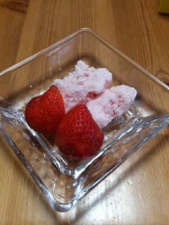 ストロベリーヨーグルトアイス-レシピのメイン写真