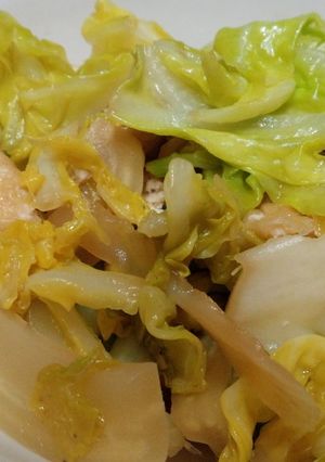 ご飯に合う！春キャベツと油揚げの炒め物-レシピのメイン写真