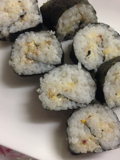 超簡単+弁当に♪マヨとふりかけde太巻き-レシピのメイン写真