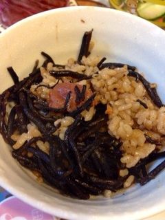 梅ひじき炊き込みご飯-レシピのメイン写真