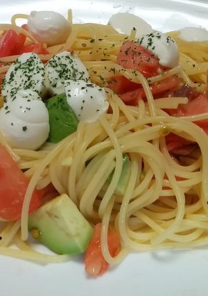 スモークサーモンとアボカドのスパゲティ-レシピのメイン写真