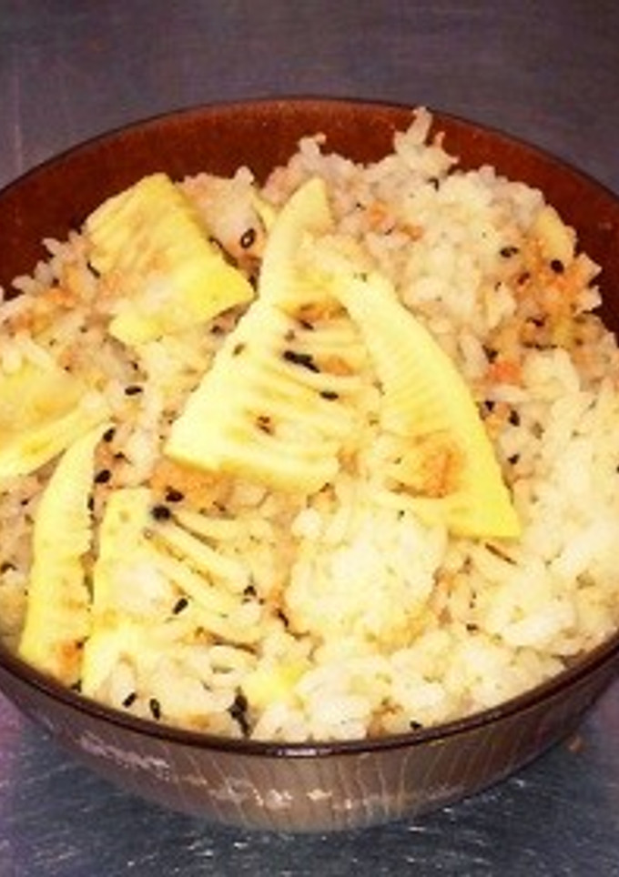 魚屋まかない鮭フレークと筍炊き込みご飯-レシピのメイン写真