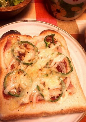 休日のブランチに☆定番ピザトースト-レシピのメイン写真