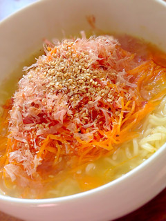 サッポロ一番にんじんしりしり塩ラーメン-レシピのメイン写真