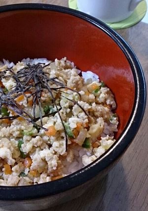 休日のお昼に♪鶏と豆腐の和風丼-レシピのメイン写真