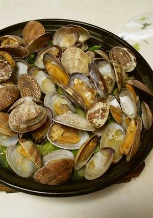 アサリと春野菜をタンジ鍋で酒蒸し-レシピのメイン写真