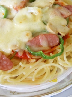 簡単ランチ♪ピザ風ナポリタン-レシピのメイン写真