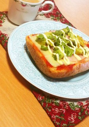 チーズとアボカドとハムのこくまろピザ-レシピのメイン写真