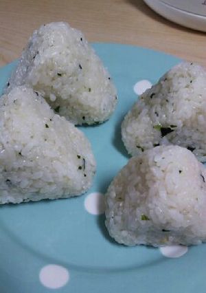 お吸い物の素で簡単おにぎり♪-レシピのメイン写真