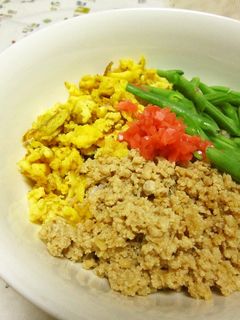 7:5:3の簡単そぼろで三色そぼろ丼-レシピのメイン写真