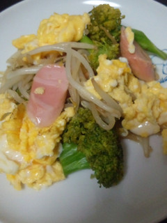 ブロッコリーと魚肉ソのガリバタ醤油炒め-レシピのメイン写真