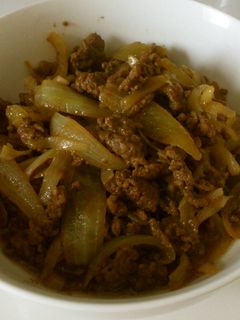 簡単!牛ひき肉とたまねぎで牛丼風炒め-レシピのメイン写真