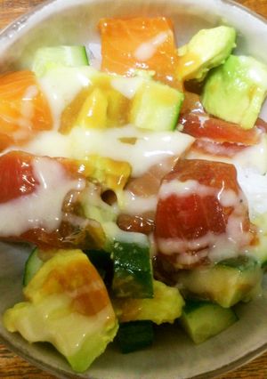 マグロ・サーモンの漬けとアボカドの丼ぶり-レシピのメイン写真