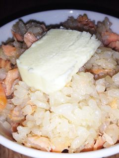 鮭としめじのバター炊きこみごはん-レシピのメイン写真