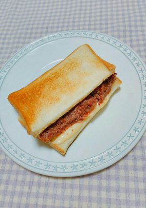 〖コンビーフ&カマンベールチーズサンド〗-レシピのメイン写真