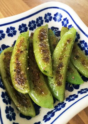 STAUBでスナップエンドウの蒸し焼き-レシピのメイン写真