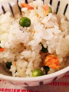 春色*グリーンピースと鮭の炊き込みご飯-レシピのメイン写真