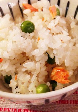 春色＊グリーンピースと鮭の炊き込みご飯-レシピのメイン写真