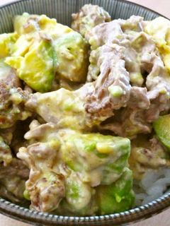 牛肉とアボカドのわさびマヨネーズ和え丼-レシピのメイン写真