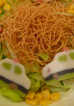 こども大好き！かまぼこトミカでサラダ麺-レシピのメイン写真