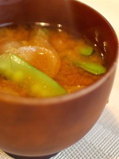 新玉ねぎto絹さやの味噌汁-レシピのメイン写真