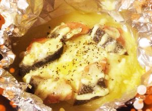 フライパンでチーズマヨの鮭のホイル焼き！-レシピのメイン写真