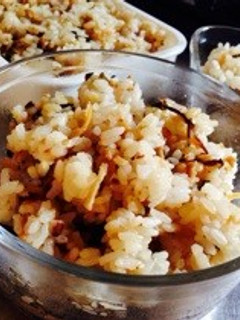 鳥挽肉と胡麻昆布と切り干し大根の混ぜご飯-レシピのメイン写真