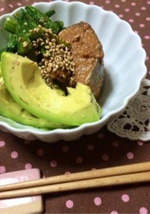 鯖味噌ほうれん草＊アボカド添え-レシピのメイン写真