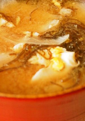 新玉ねぎともずくの卵味噌汁-レシピのメイン写真