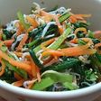ささっともう一品、小松菜の和え物。