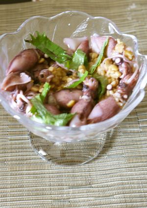 ボイルホタルイカと納豆のコラボ -レシピのメイン写真