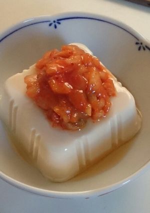 簡単にオシャレ♪キムチのっけ豆腐-レシピのメイン写真