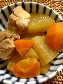 圧力鍋で簡単!鶏モモ肉と大根と人参の煮物-レシピのメイン写真