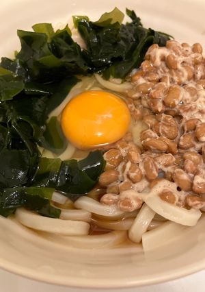 ワカメと納豆と卵のぶっかけ✨釜玉うどん🧡-レシピのメイン写真
