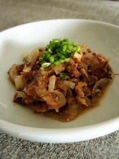 鯖缶味噌煮と玉ねぎだけ!うますぎおつまみ-レシピのメイン写真