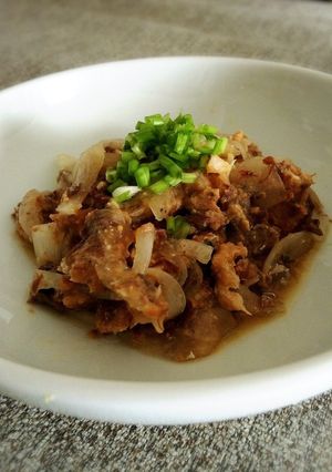 鯖缶味噌煮と玉ねぎだけ！うますぎおつまみ-レシピのメイン写真