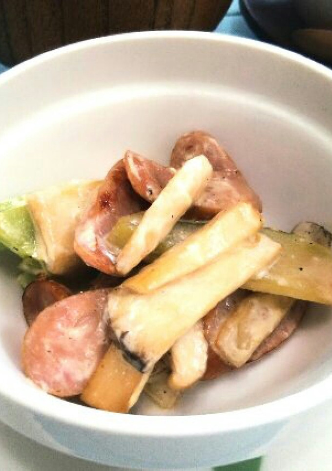 ブロッコリーの茎とソーセージのマヨ炒め-レシピのメイン写真