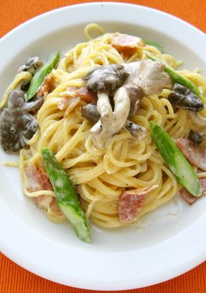 霜降りひらたけとベーコンクリームパスタ-レシピのメイン写真