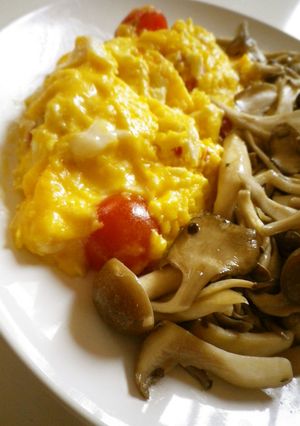 きのこソースがけふわふわオムレツ-レシピのメイン写真