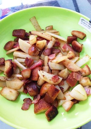 じゃがいもとパン耳のバター炒め-レシピのメイン写真