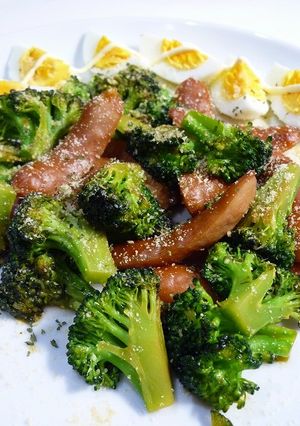 簡単！ブロッコリーとウィンナーの蒸し焼き-レシピのメイン写真