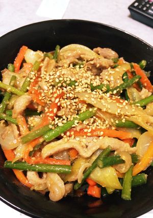 豚肉とニンニクの芽の味噌丼-レシピのメイン写真