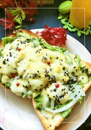 セロリの葉×新玉葱の胡麻塩トースト-レシピのメイン写真